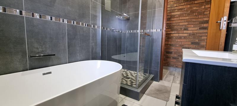 4 Bedroom Property for Sale in Tergniet Western Cape